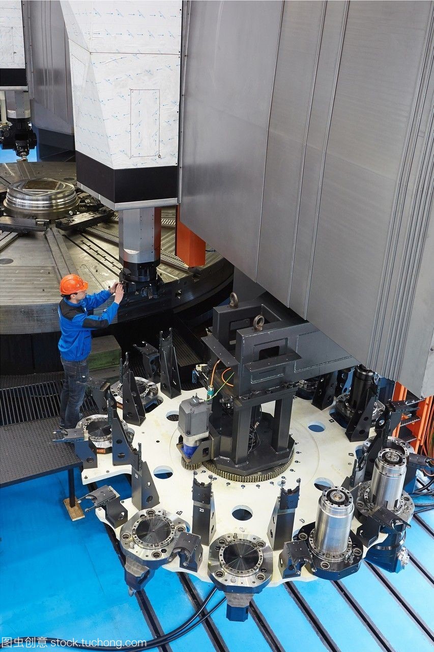 加工CenterCNC。立式車床制造超大型鑄件結構與靜水引導。課程以自我為中心的自動?=7000毫米。設計,制造和安裝的機器工具。泊斯德機械工具公司。Asteasu。Gipuzkoa。巴斯克的國家。西班牙。